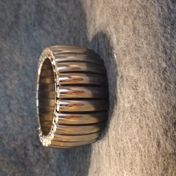 Silvertone stretch bracalet - Picture 2 of 4